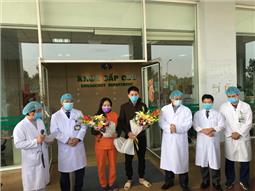 Hai bệnh nhân cuối cùng dương tính với COVID-19 tại Bệnh viện Bệnh nhiệt đới Trung ương ra viện